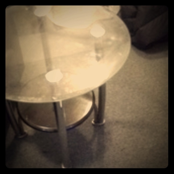 2 tables - Picture 1 of 2